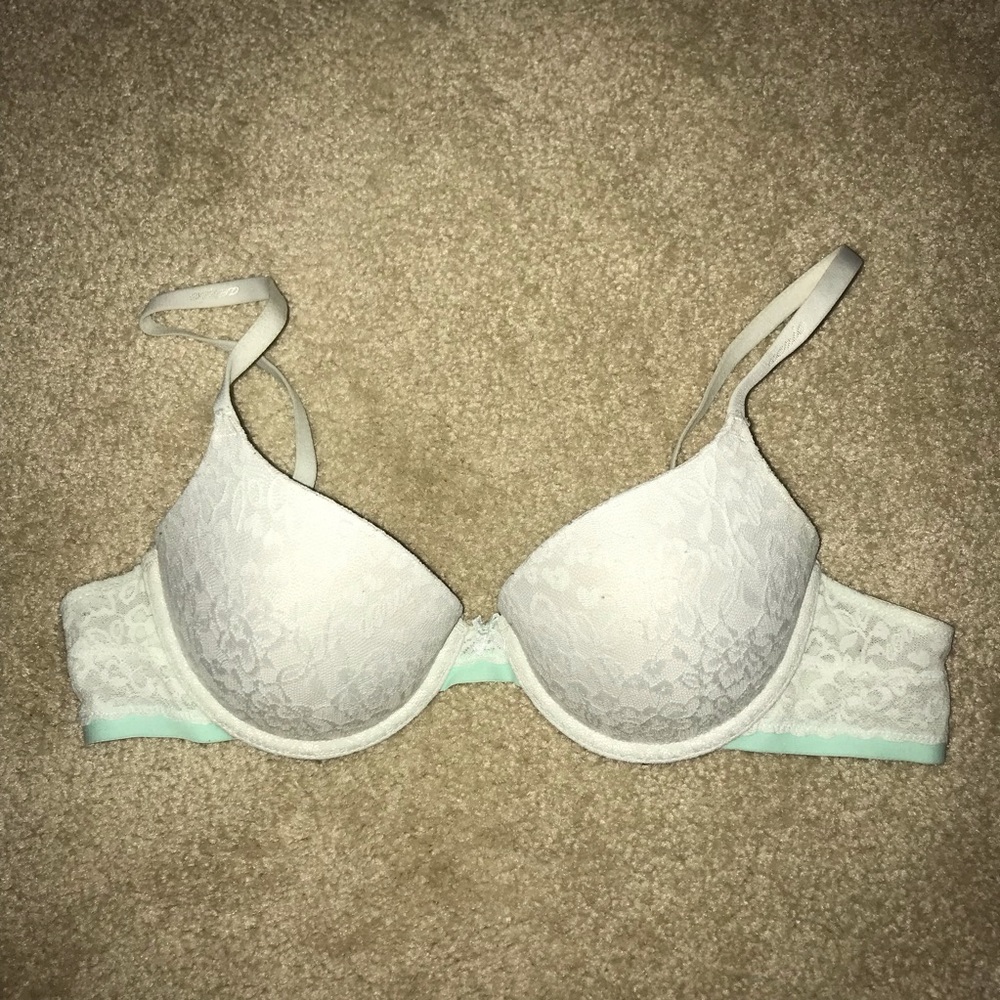 👑 4 for 25 👑 White lace aerie bra w/ blue stripe